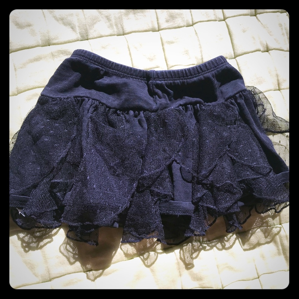 Fabkids S UEC black ruffle and lace skirt.